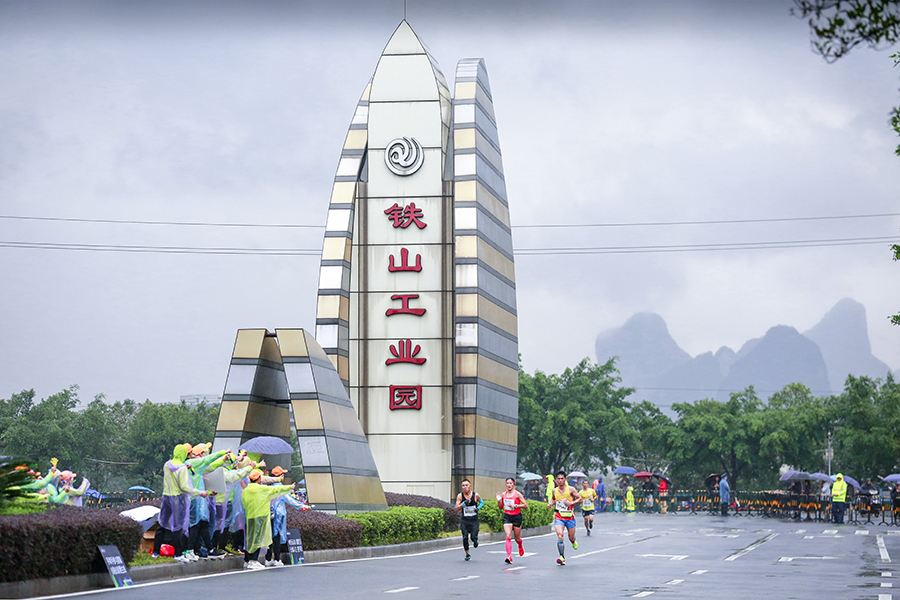 桂林市鐵山工業(yè)園采購水箱自潔消毒器二個(gè)