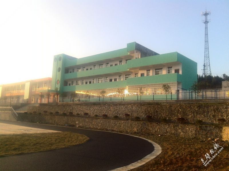 赤壁市黃龍小學(xué)采購(gòu)二次增壓供水設(shè)備一臺(tái)滿足師生用水問題